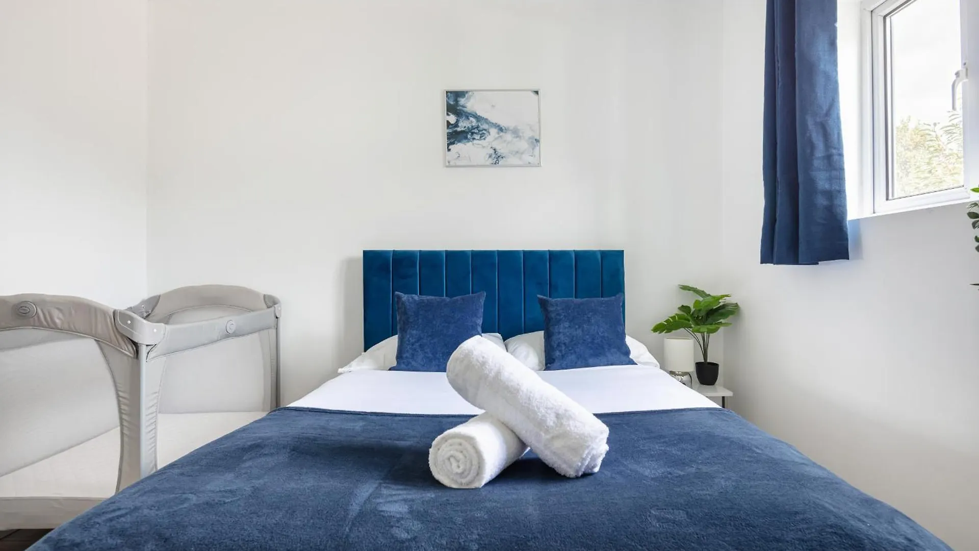 City Gem - 2 Bed House, 6 Mins From Liverpool Street, Shops & Restaurants London 0*,  Großbritannien