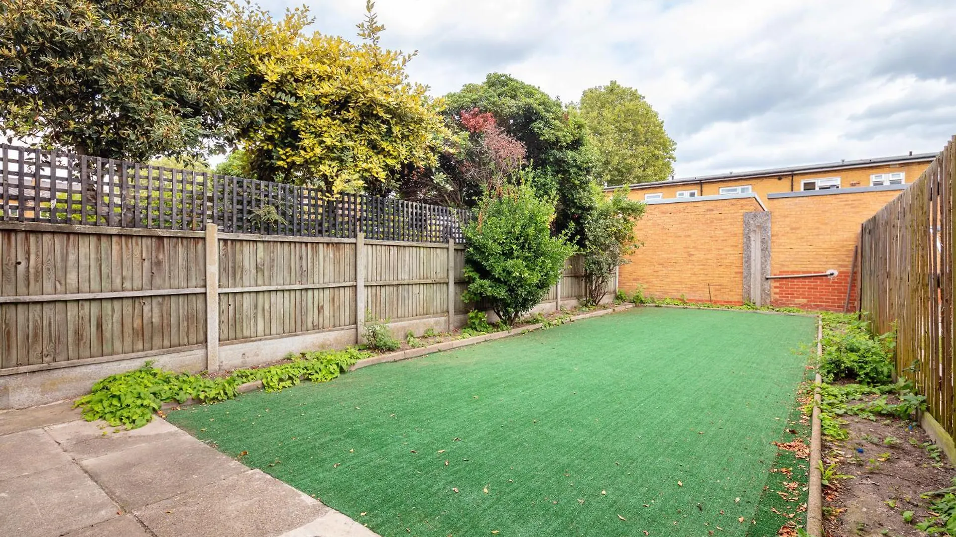 City Gem - 2 Bed House, 6 Mins From Liverpool Street, Shops & Restaurants London