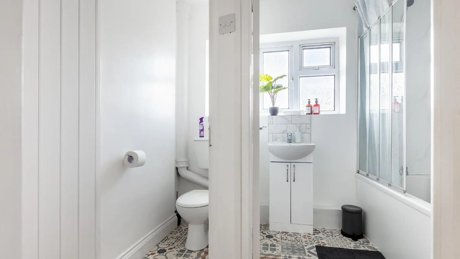 City Gem - 2 Bed House, 6 Mins From Liverpool Street, Shops & Restaurants London Ferienhaus